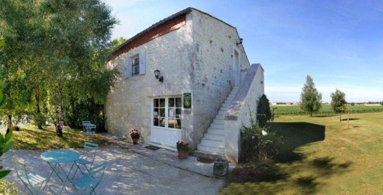 Chambres d'Hôtes Domaine Le Fragnaud Saint-Porchaire Exterior foto